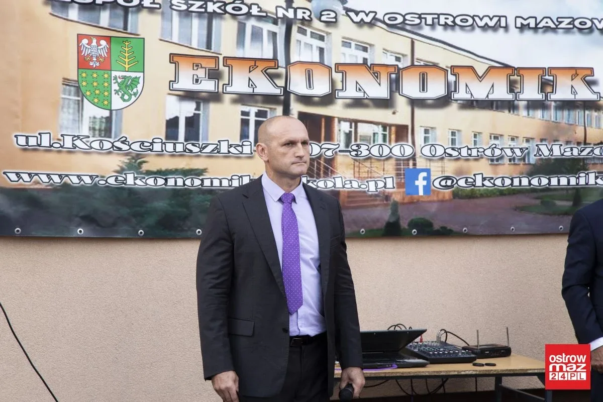 Rozpoczęcie roku szkolnego w "Ekonomiku" z nowym dyrektorem (zdjęcia)