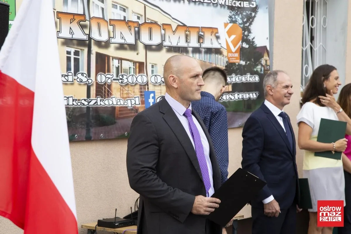 Rozpoczęcie roku szkolnego w "Ekonomiku" z nowym dyrektorem (zdjęcia)
