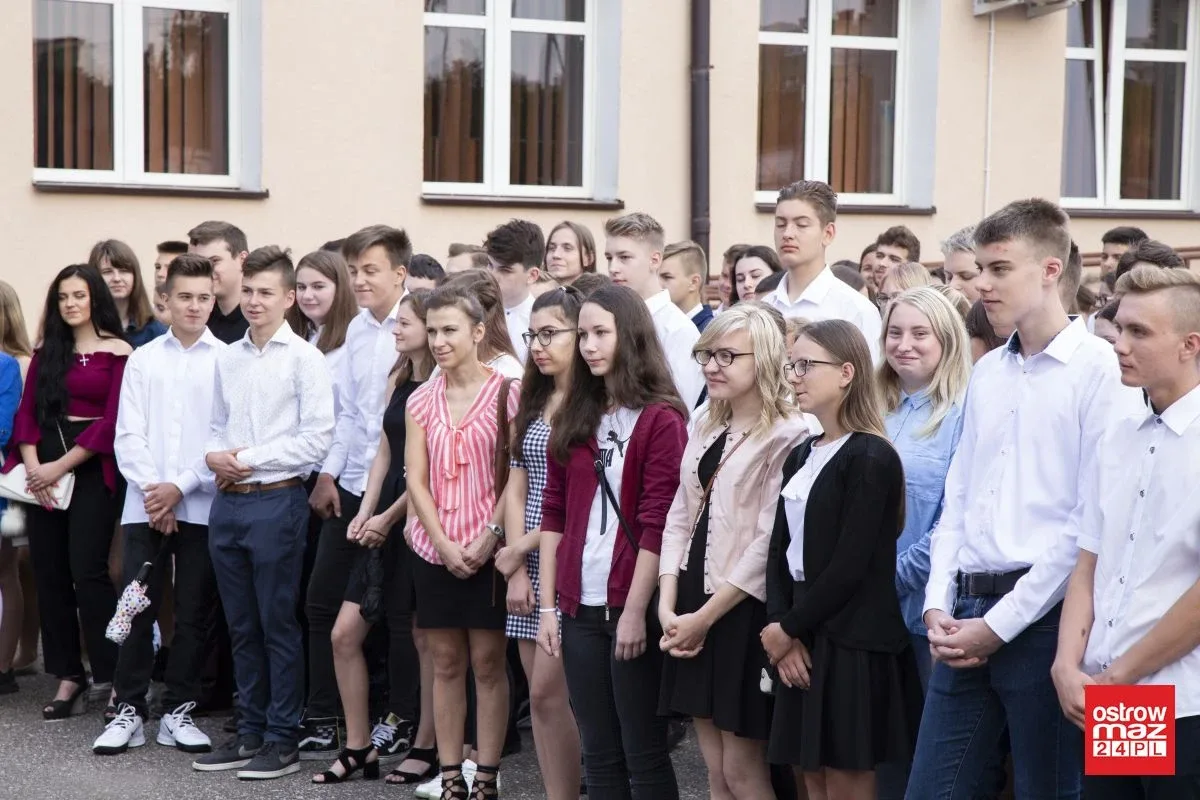 Rozpoczęcie roku szkolnego w "Ekonomiku" z nowym dyrektorem (zdjęcia)