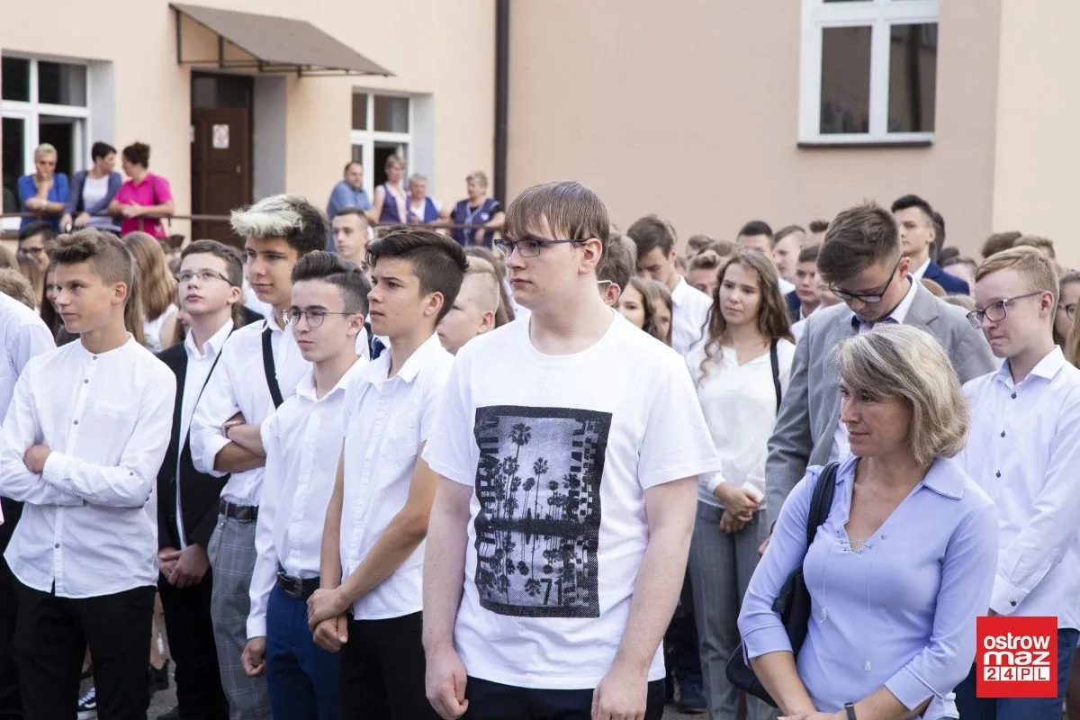 Rozpoczęcie roku szkolnego w "Ekonomiku" z nowym dyrektorem (zdjęcia)