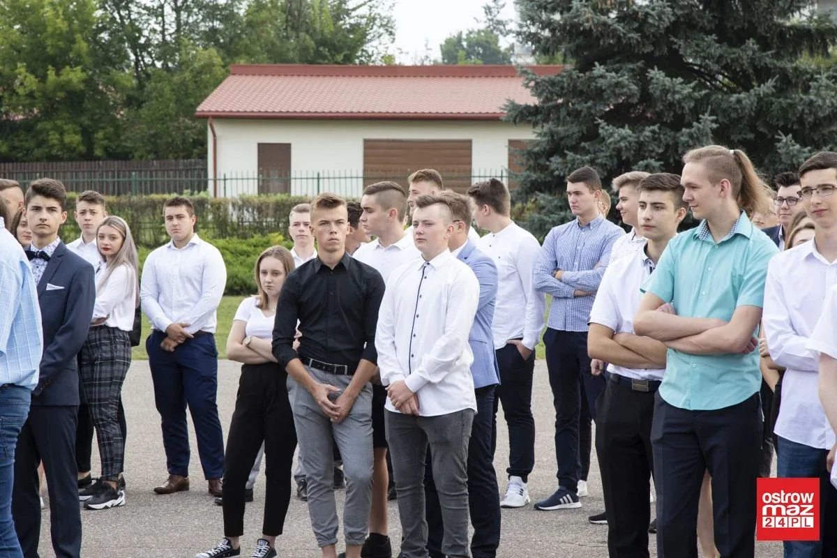 Rozpoczęcie roku szkolnego w "Ekonomiku" z nowym dyrektorem (zdjęcia)