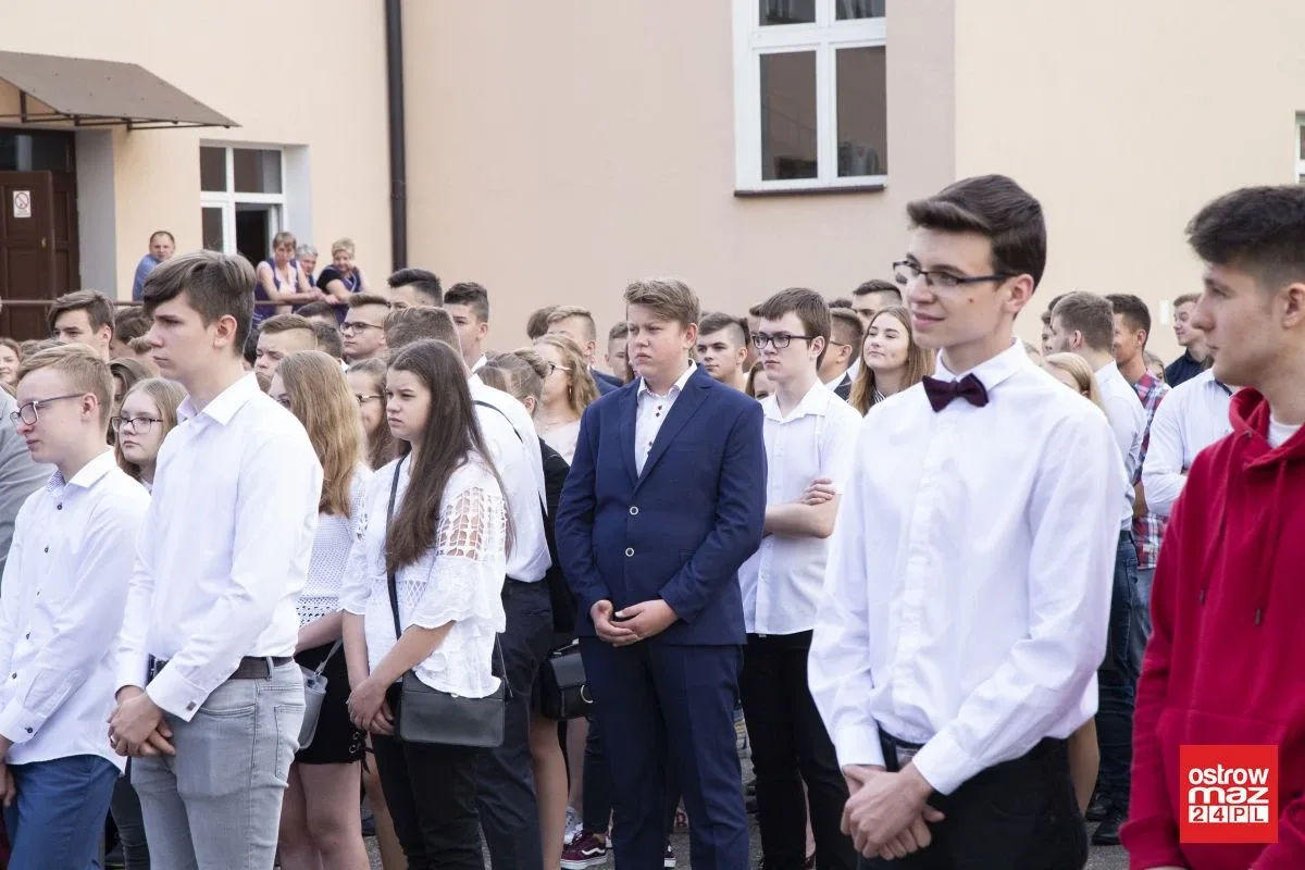 Rozpoczęcie roku szkolnego w "Ekonomiku" z nowym dyrektorem (zdjęcia)