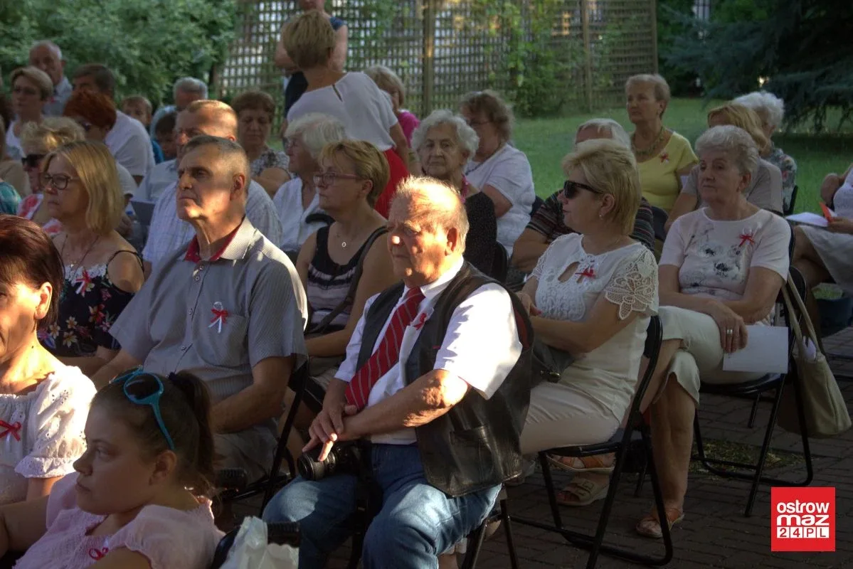 Ostrowianie śpiewali piosenki żołnierskie (zdjęcia, wideo)