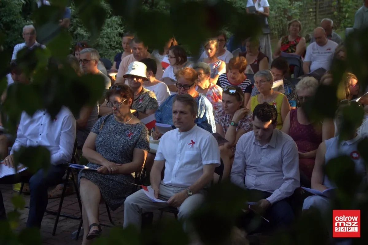Ostrowianie śpiewali piosenki żołnierskie (zdjęcia, wideo)