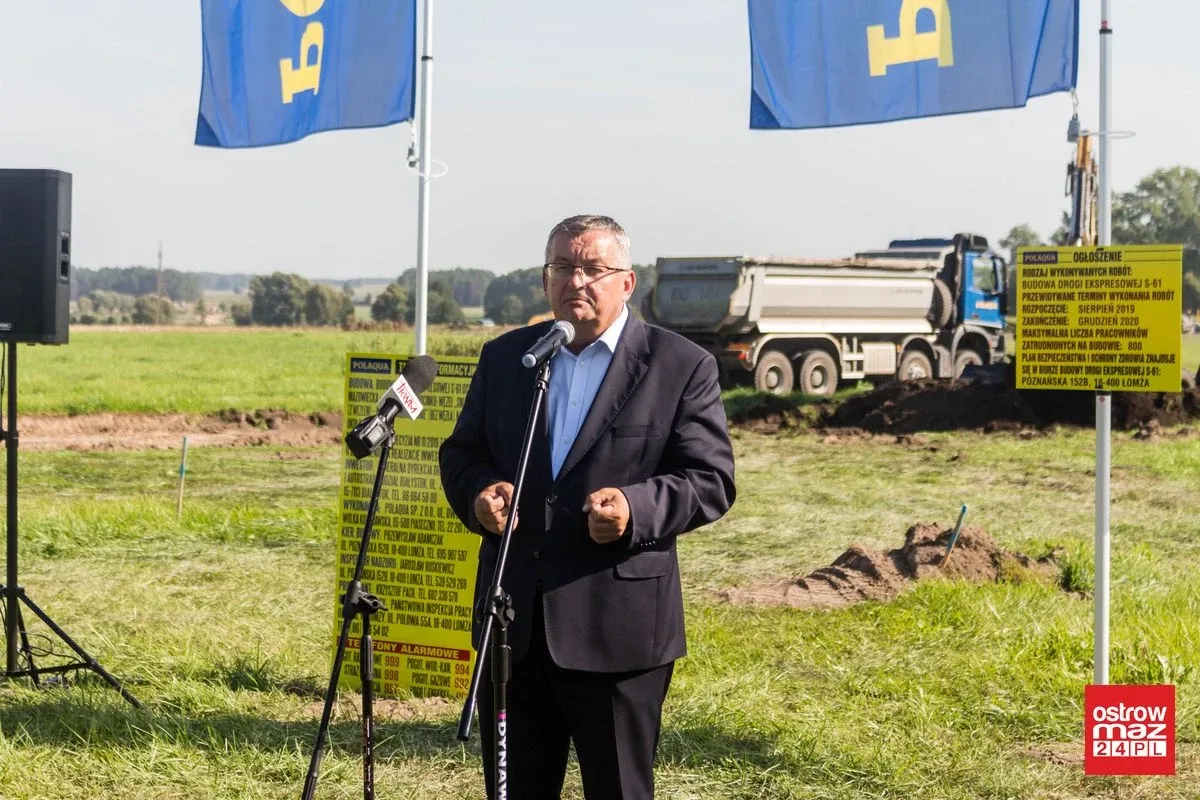 Symboliczna "pierwsza łopata" wbita na odcinku budowy przyszłej S61 (zdjęcia, wideo)