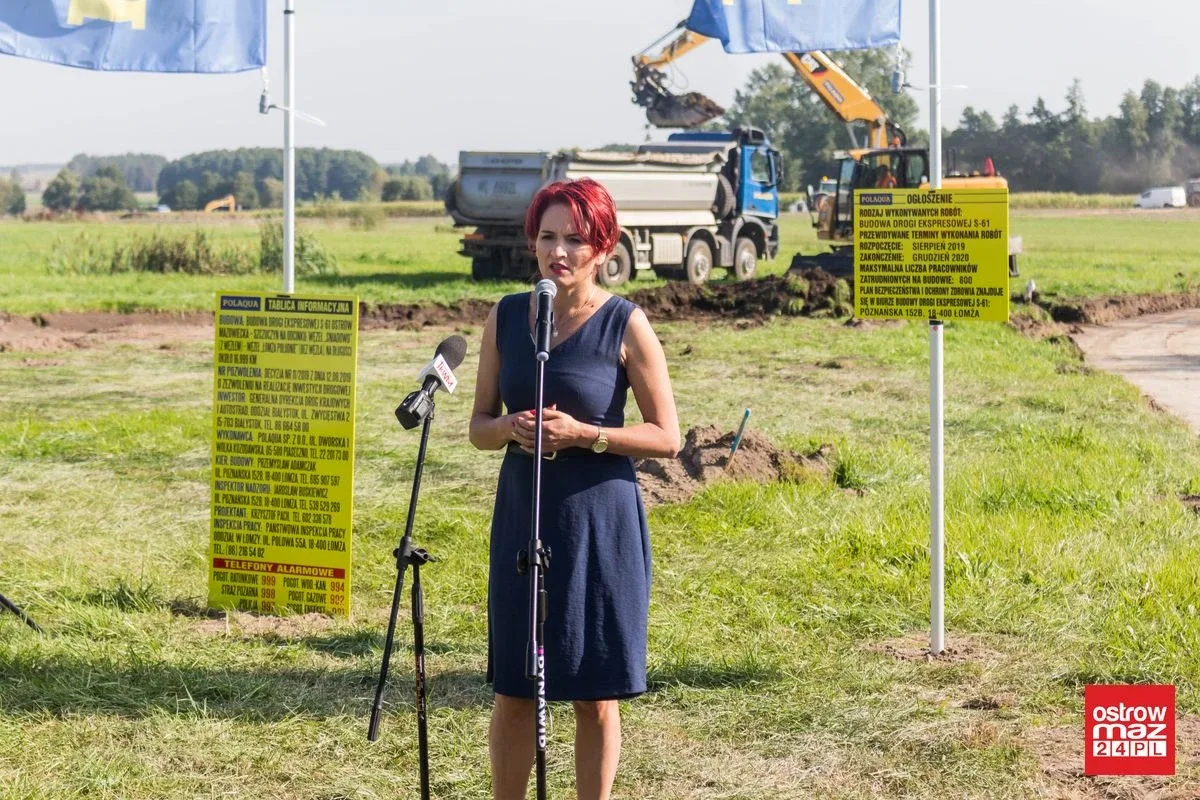 Symboliczna "pierwsza łopata" wbita na odcinku budowy przyszłej S61 (zdjęcia, wideo)
