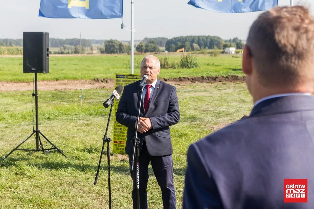 Symboliczna "pierwsza łopata" wbita na odcinku budowy przyszłej S61 (zdjęcia, wideo)