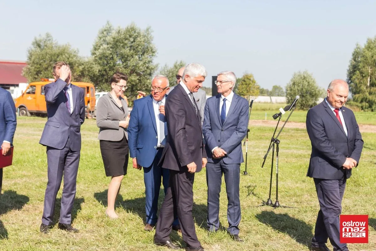 Symboliczna "pierwsza łopata" wbita na odcinku budowy przyszłej S61 (zdjęcia, wideo)