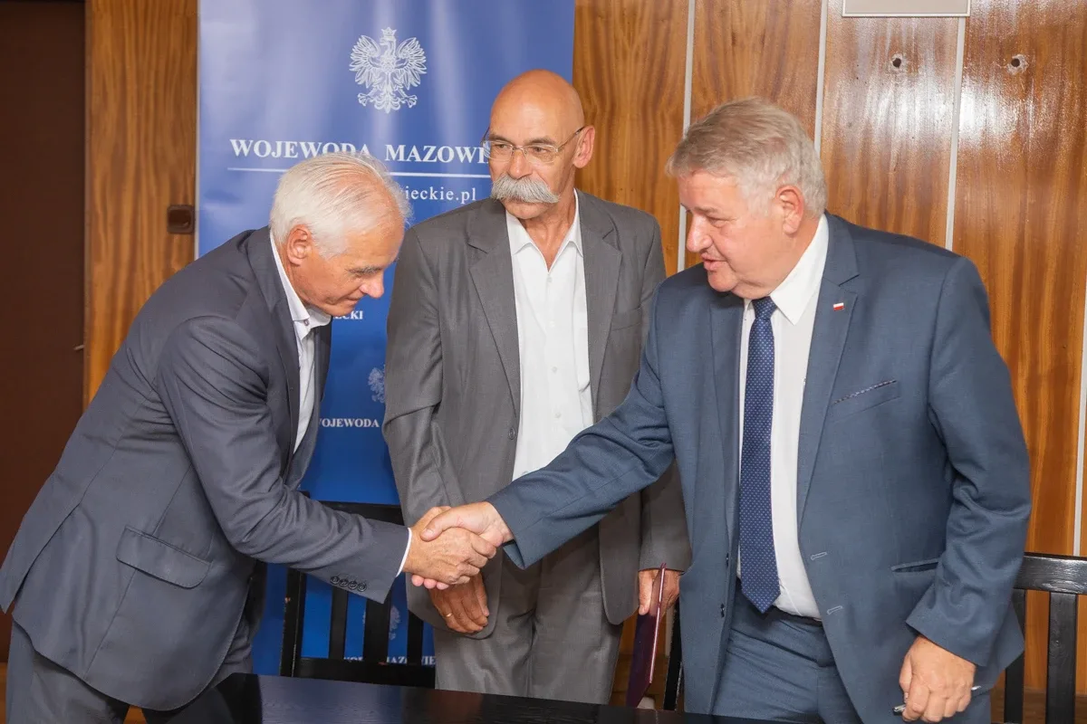 Podpisano umowy na dofinansowanie przewozów autobusowych (zdjęcia)