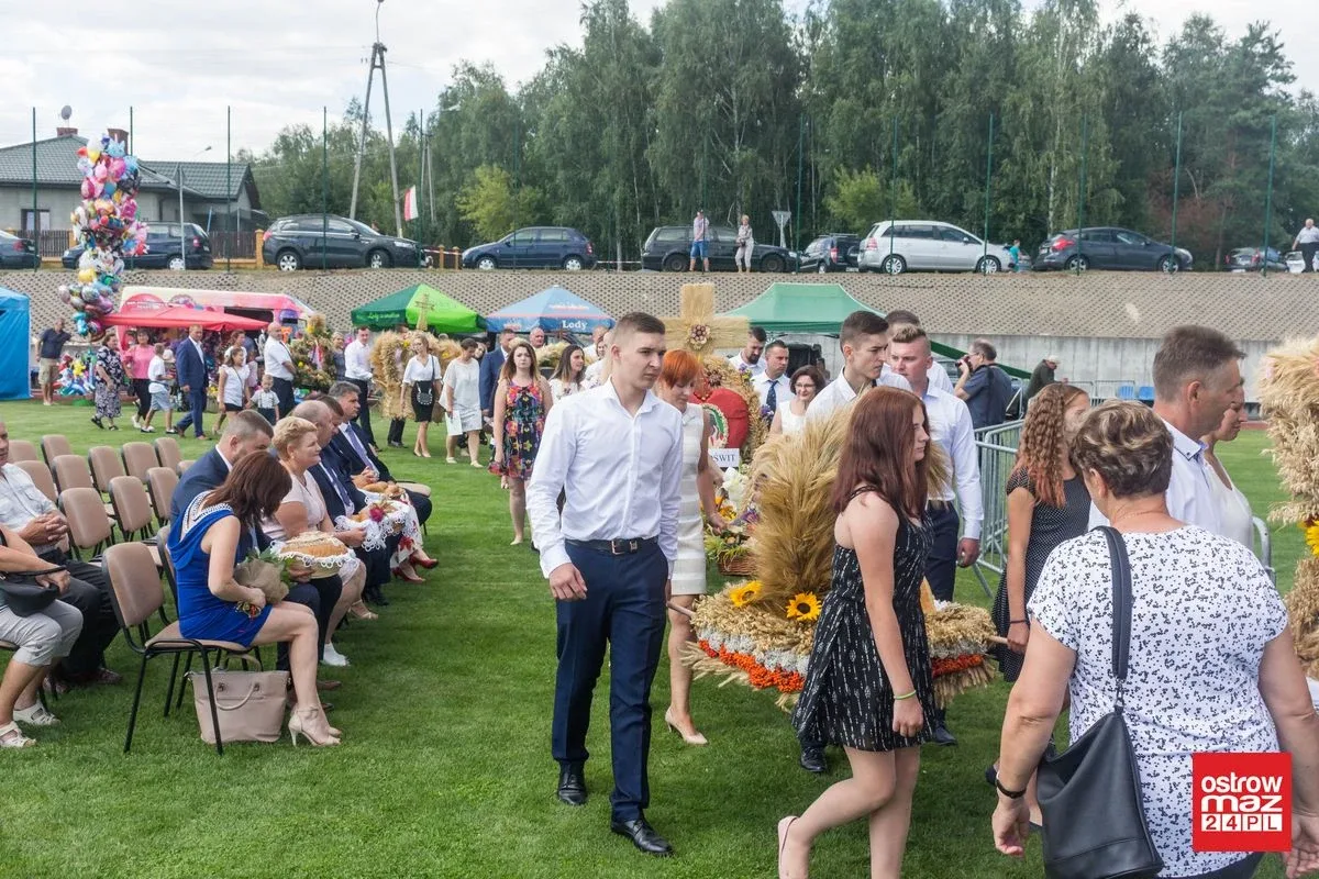 Dożynki na gminnym stadionie w Wąsewie z wieloma atrakcjami (zdjęcia, wideo)
