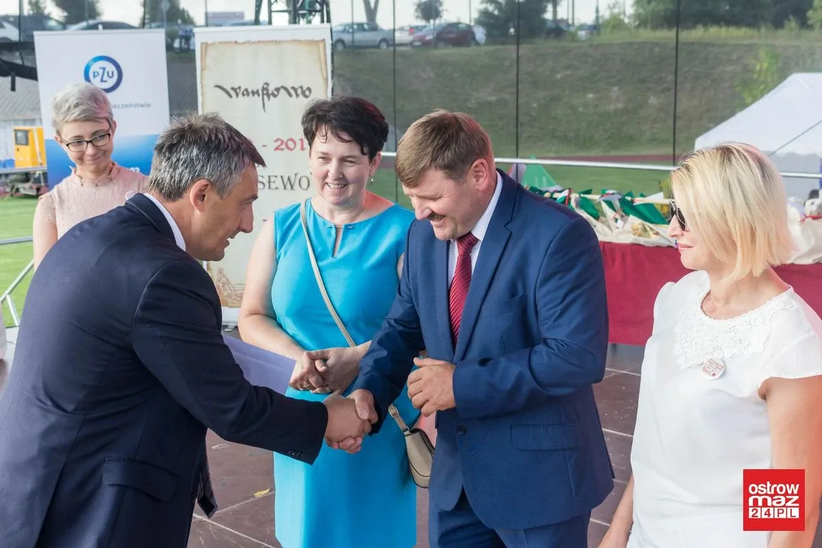 Dożynki na gminnym stadionie w Wąsewie z wieloma atrakcjami (zdjęcia, wideo)