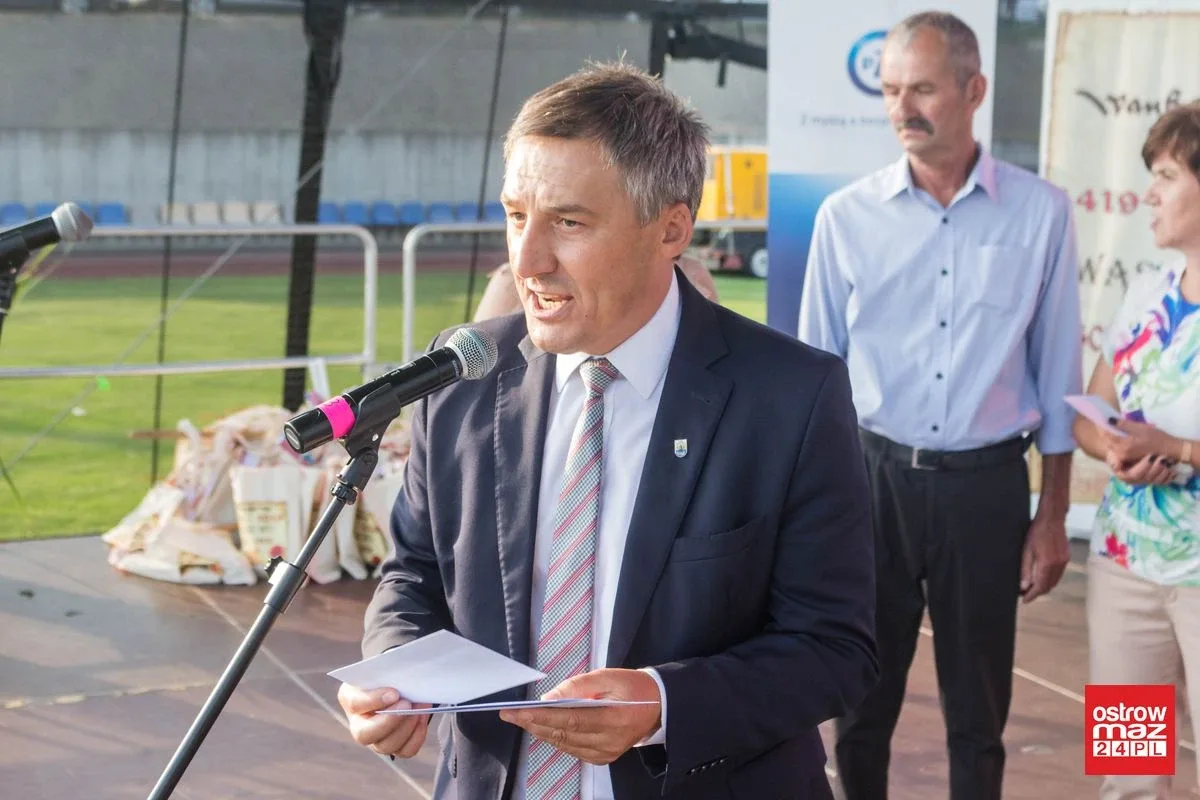 Dożynki na gminnym stadionie w Wąsewie z wieloma atrakcjami (zdjęcia, wideo)
