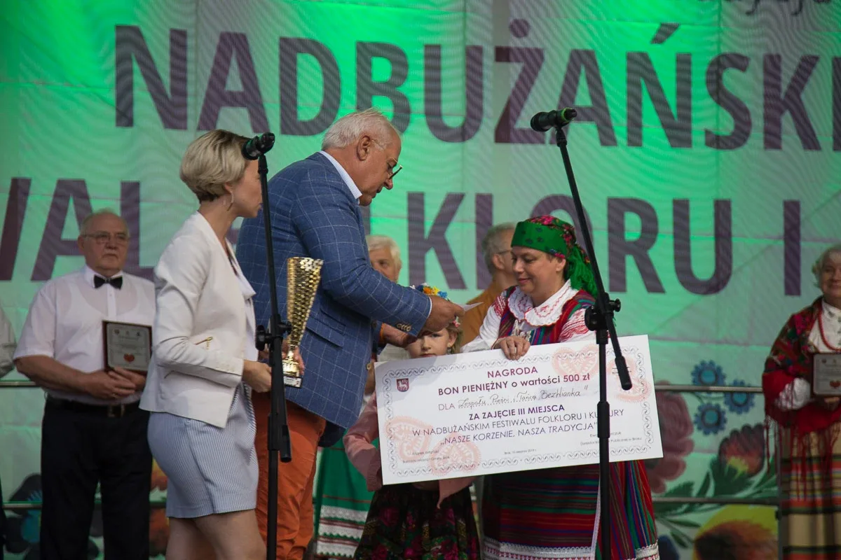 "Oberek" z Wyszkowa zwyciężył w Nadbużańskim Festiwalu Folkloru i Kultury (zdjęcia, wideo)