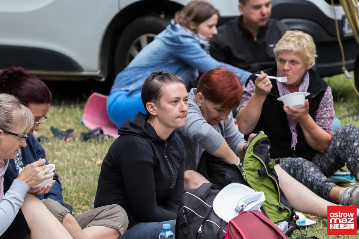 Pielgrzymi wyruszyli z Ostrowi Mazowieckiej na Jasną Górę (zdjęcia, wideo z drona)