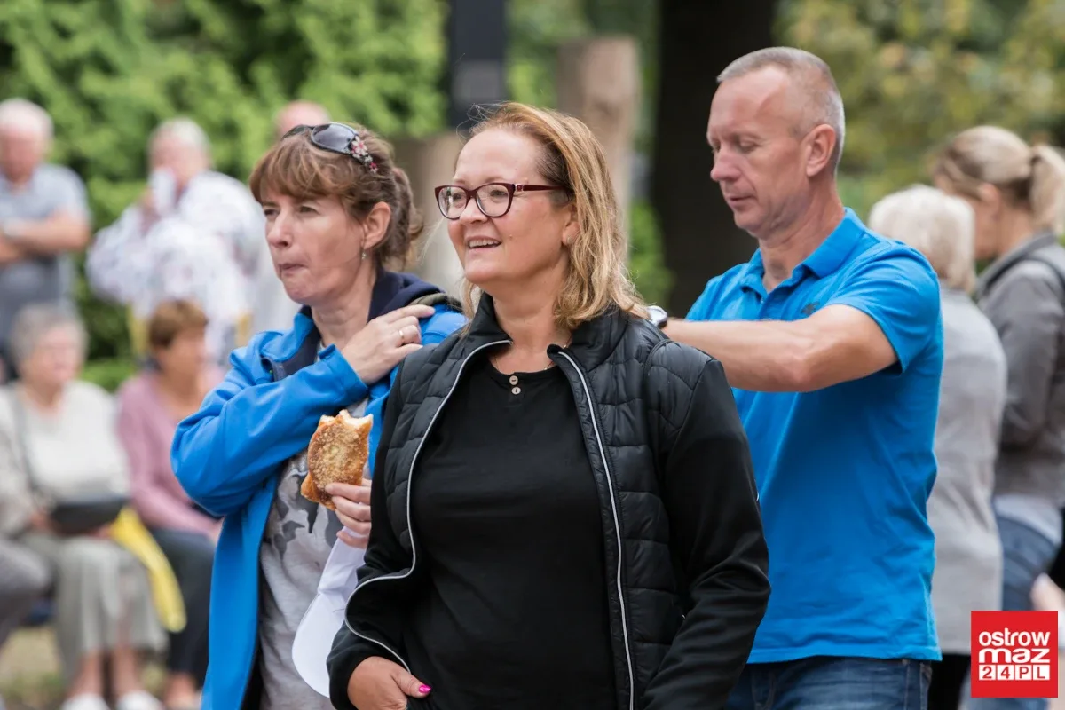 Pielgrzymi wyruszyli z Ostrowi Mazowieckiej na Jasną Górę (zdjęcia, wideo z drona)