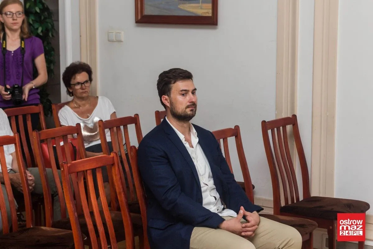 Burmistrz podpisał umowę na termomodernizacją trzech ostrowskich budynków (zdjęcia)