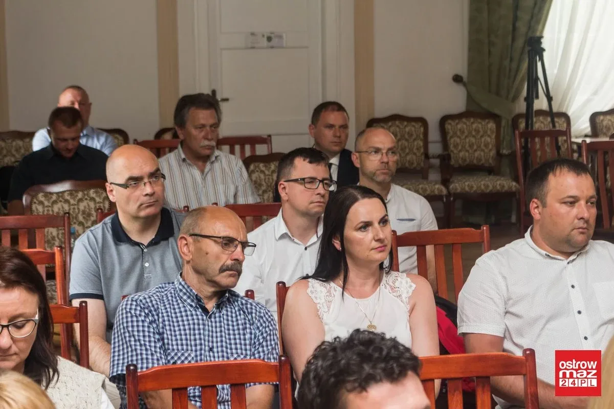 Burmistrz podpisał umowę na termomodernizacją trzech ostrowskich budynków (zdjęcia)