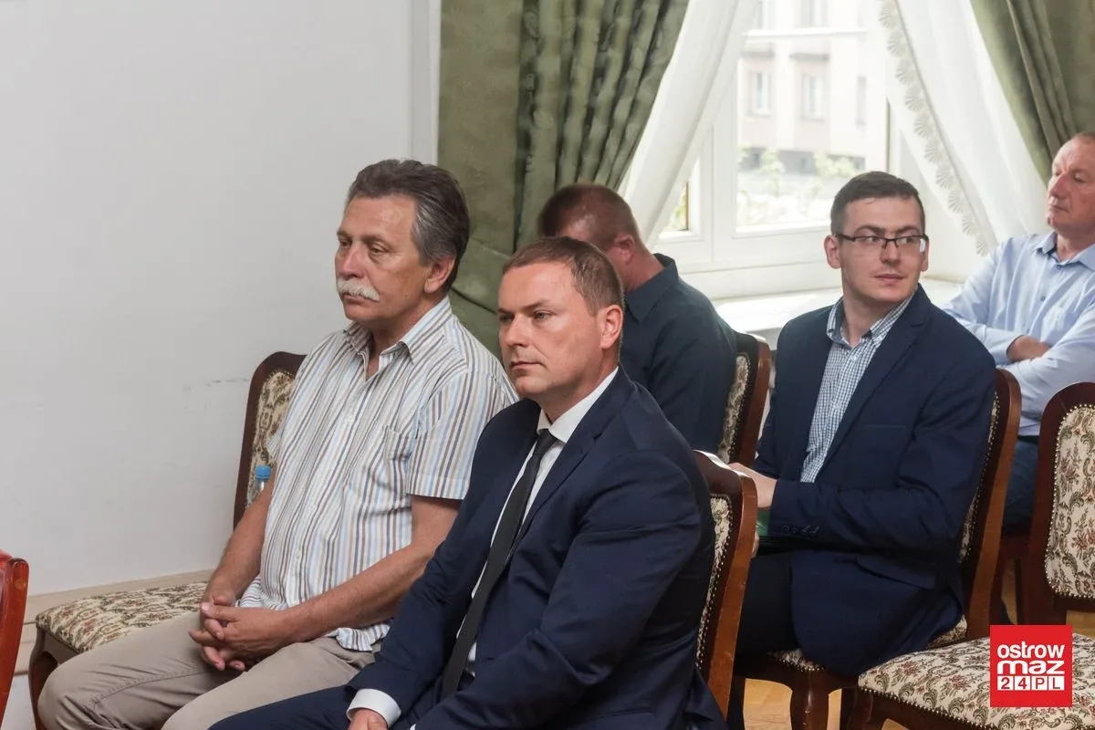 Burmistrz podpisał umowę na termomodernizacją trzech ostrowskich budynków (zdjęcia)