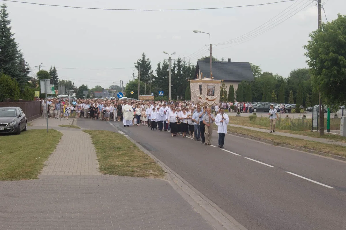 Procesja Bożego Ciała w parafii pw. Opatrzności Bożej (zdjęcia, wideo)