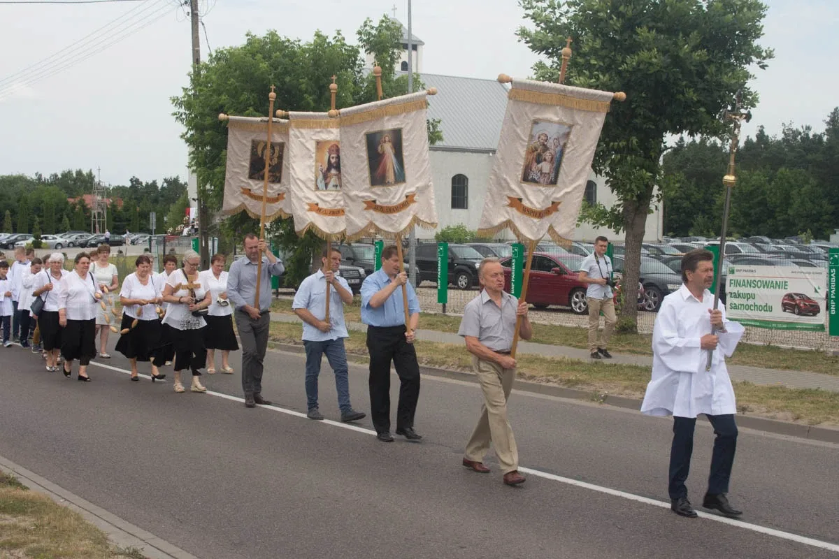 Procesja Bożego Ciała w parafii pw. Opatrzności Bożej (zdjęcia, wideo)