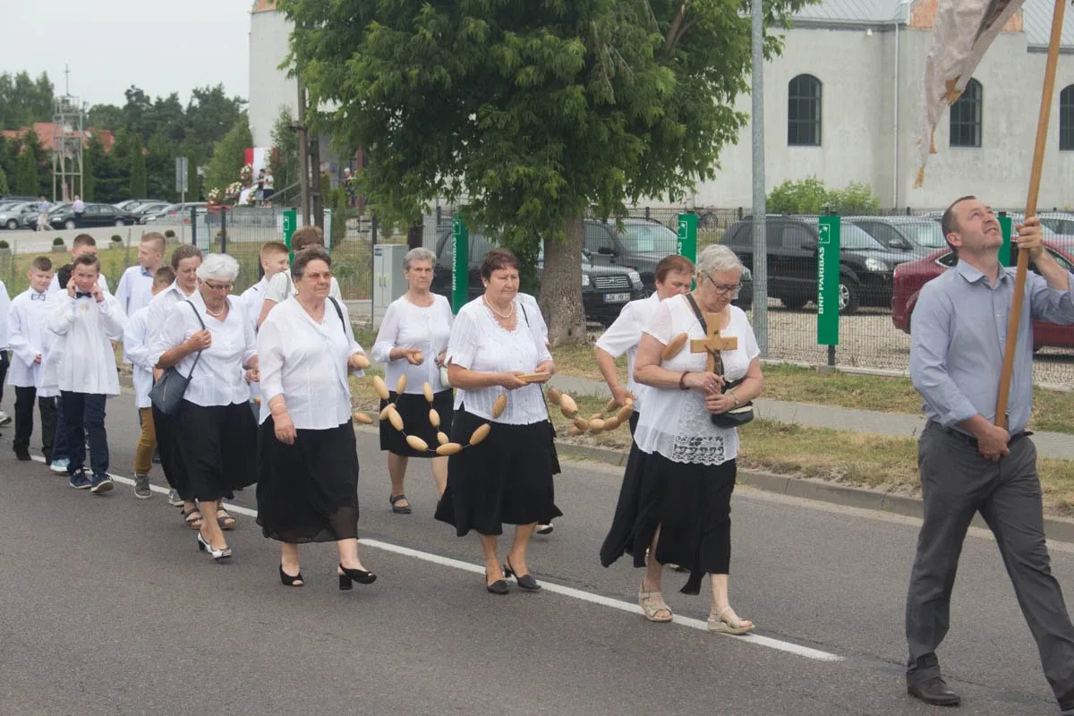 Procesja Bożego Ciała w parafii pw. Opatrzności Bożej (zdjęcia, wideo)