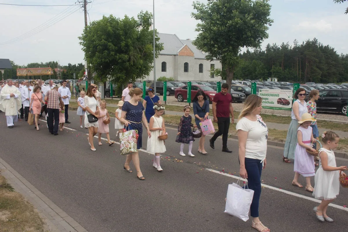 Procesja Bożego Ciała w parafii pw. Opatrzności Bożej (zdjęcia, wideo)