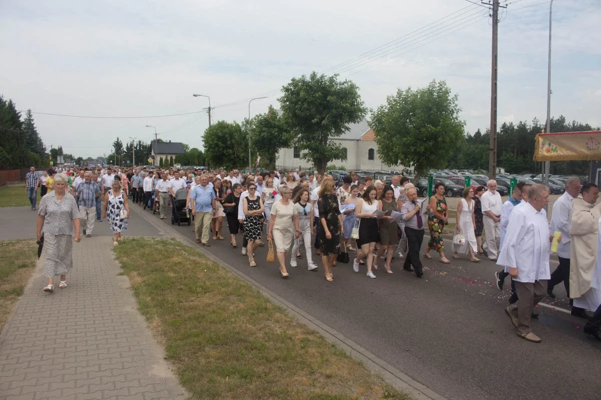 Procesja Bożego Ciała w parafii pw. Opatrzności Bożej (zdjęcia, wideo)