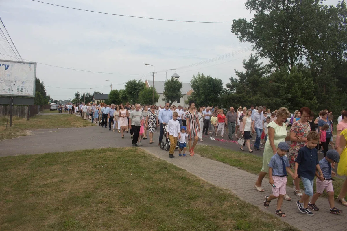 Procesja Bożego Ciała w parafii pw. Opatrzności Bożej (zdjęcia, wideo)