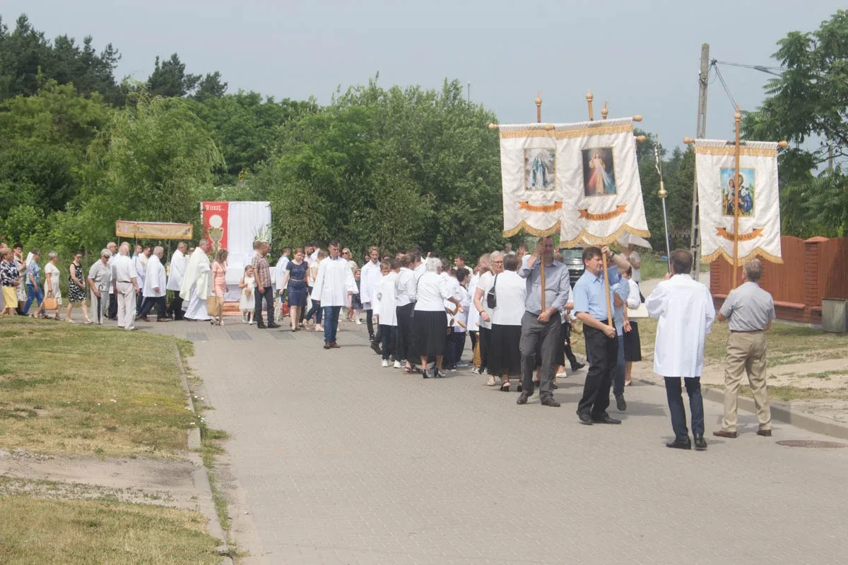 Procesja Bożego Ciała w parafii pw. Opatrzności Bożej (zdjęcia, wideo)