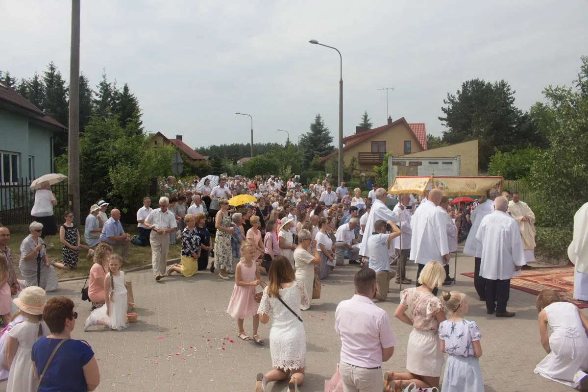 Procesja Bożego Ciała w parafii pw. Opatrzności Bożej (zdjęcia, wideo)