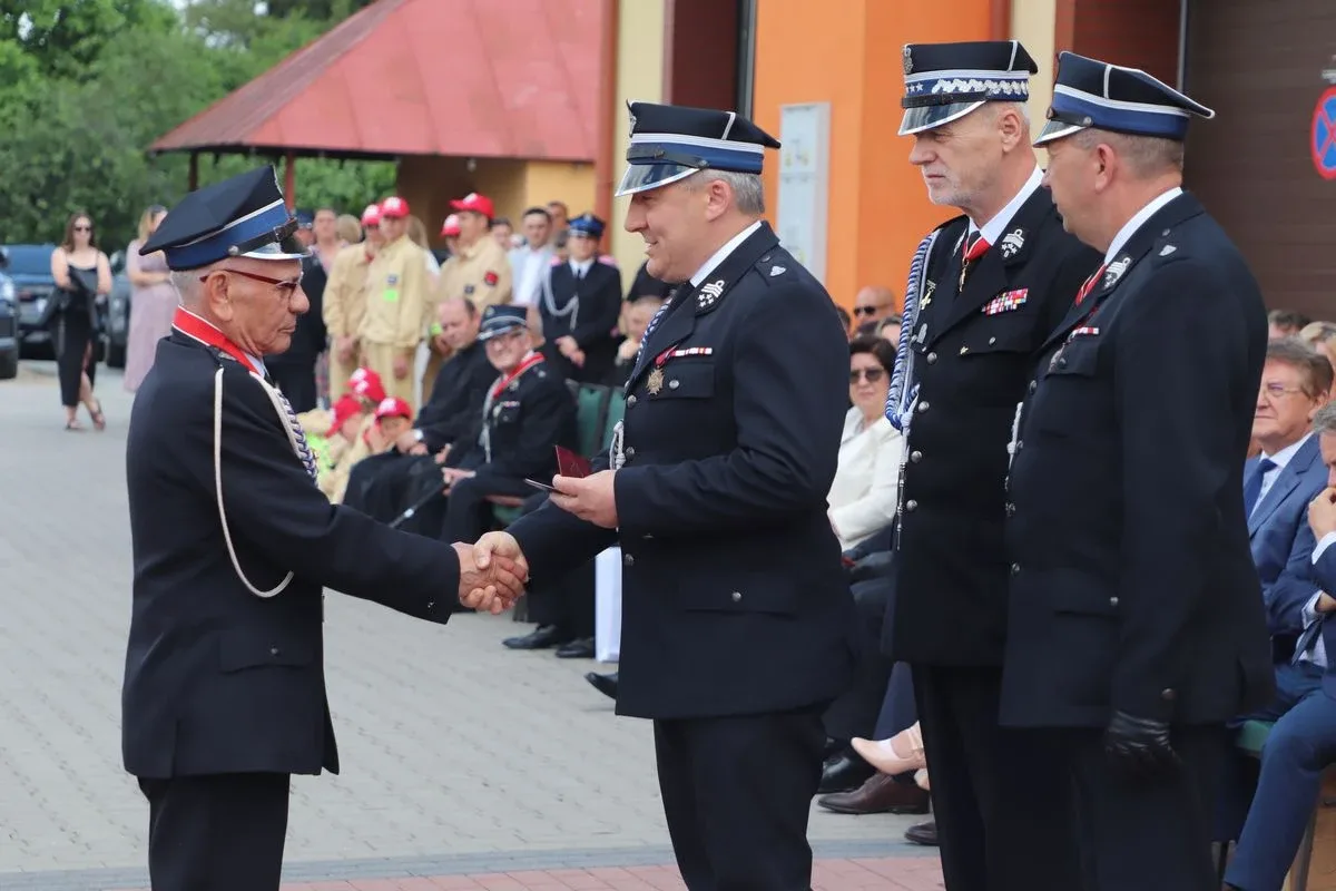 Wielkie święto druhów. Sto lat służby i nowy sztandar dla OSP Stary Lubotyń (zdjęcia, wideo)