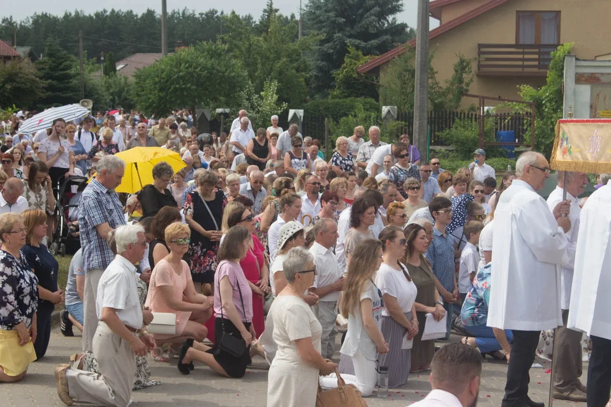 Procesja Bożego Ciała w parafii pw. Opatrzności Bożej (zdjęcia, wideo)