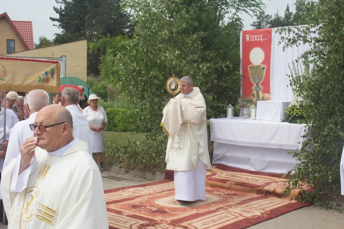 Procesja Bożego Ciała w parafii pw. Opatrzności Bożej (zdjęcia, wideo)