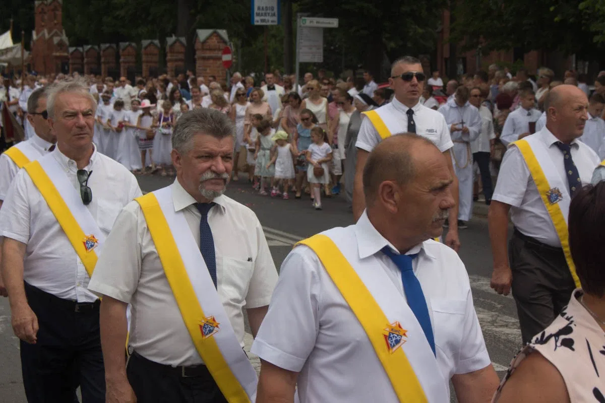 Procesje Bożego Ciała przeszły ulicami miasta (zdjęcia, wideo)