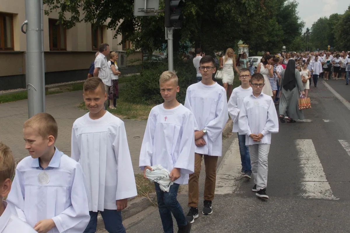 Procesje Bożego Ciała przeszły ulicami miasta (zdjęcia, wideo)