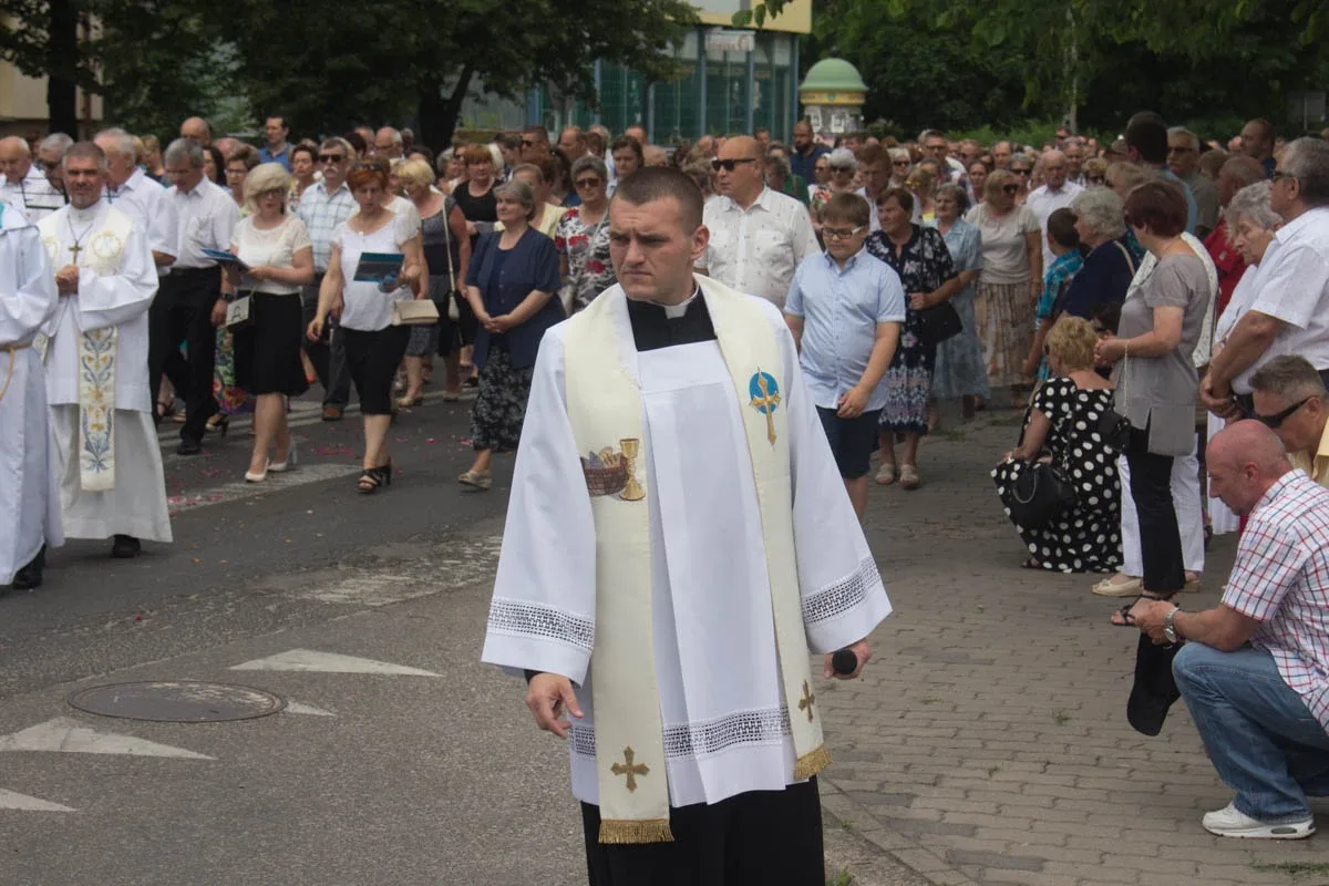 Procesje Bożego Ciała przeszły ulicami miasta (zdjęcia, wideo)