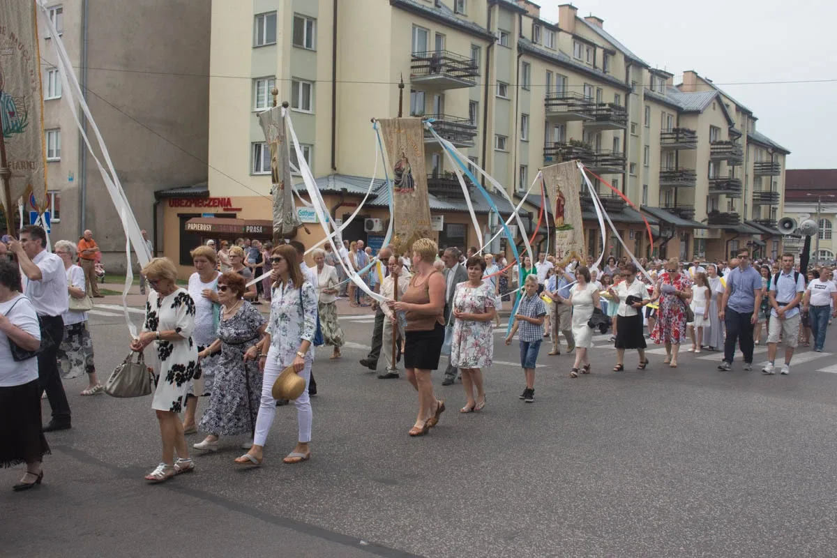 Procesje Bożego Ciała przeszły ulicami miasta (zdjęcia, wideo)
