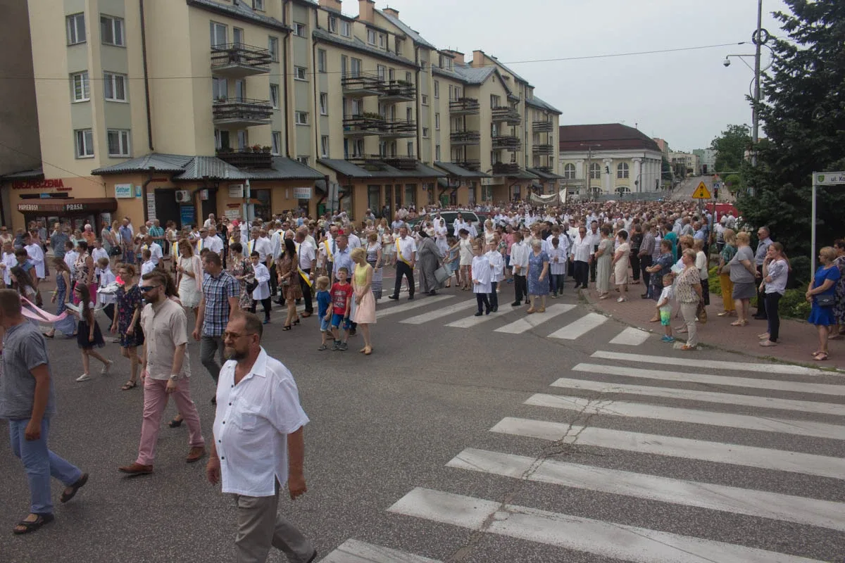 Procesje Bożego Ciała przeszły ulicami miasta (zdjęcia, wideo)