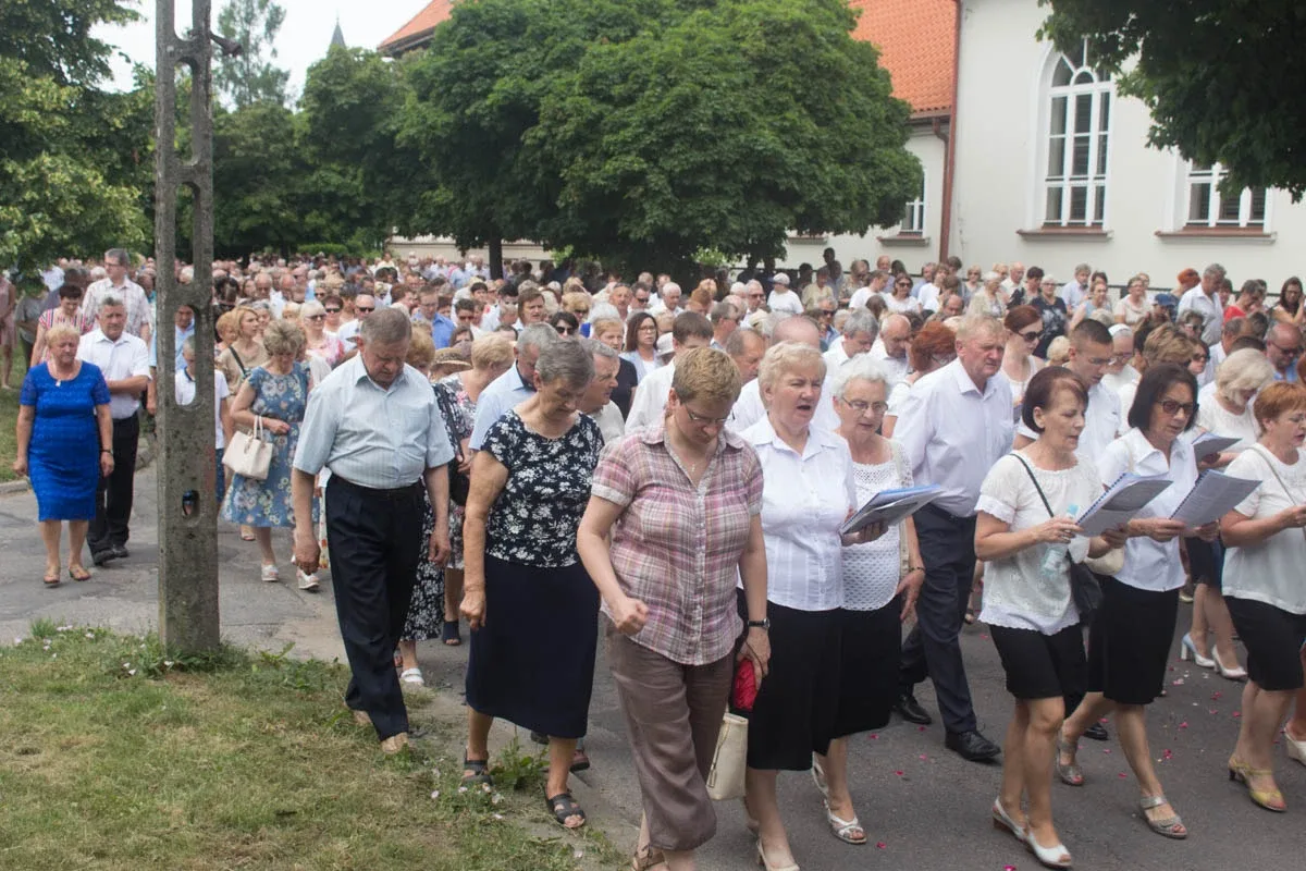 Procesje Bożego Ciała przeszły ulicami miasta (zdjęcia, wideo)