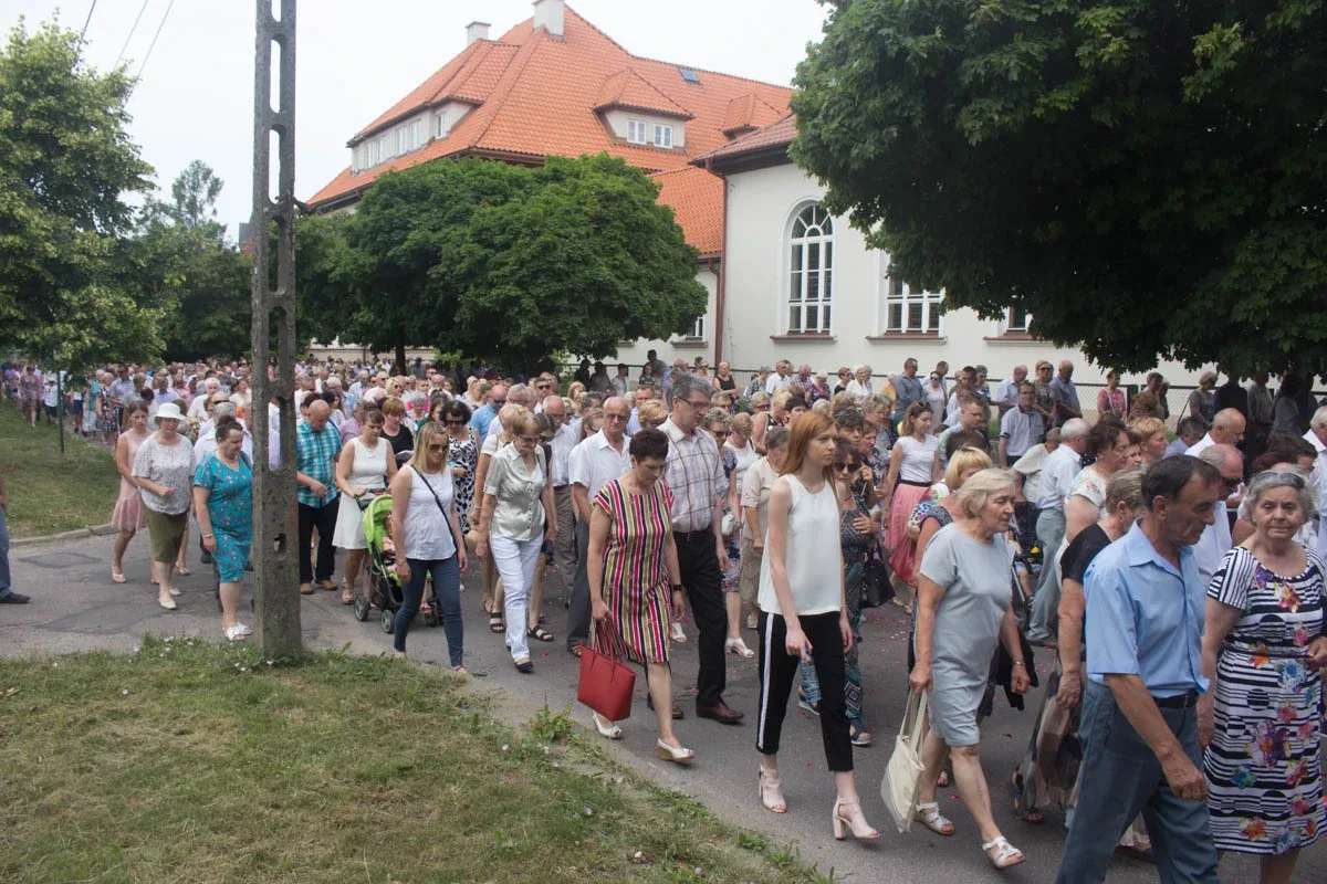 Procesje Bożego Ciała przeszły ulicami miasta (zdjęcia, wideo)