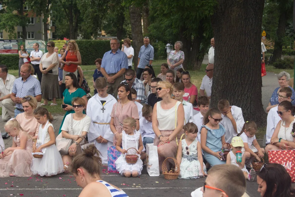 Procesje Bożego Ciała przeszły ulicami miasta (zdjęcia, wideo)
