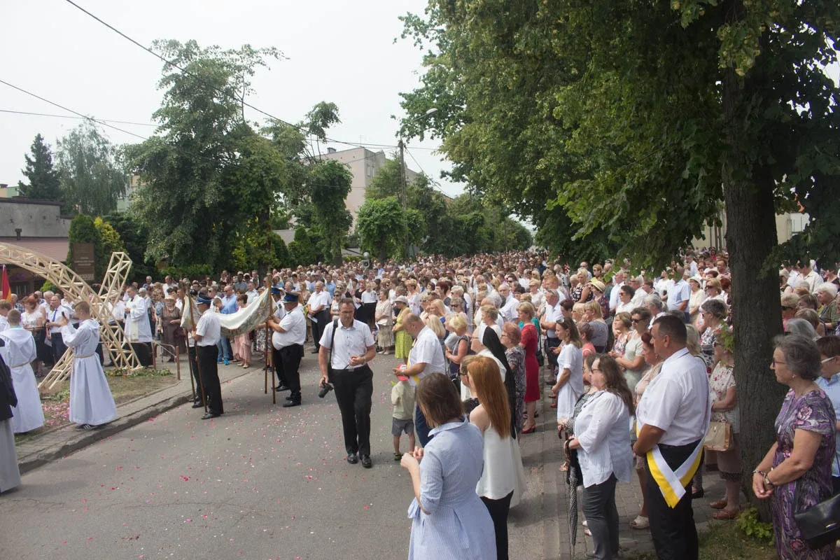 Procesje Bożego Ciała przeszły ulicami miasta (zdjęcia, wideo)