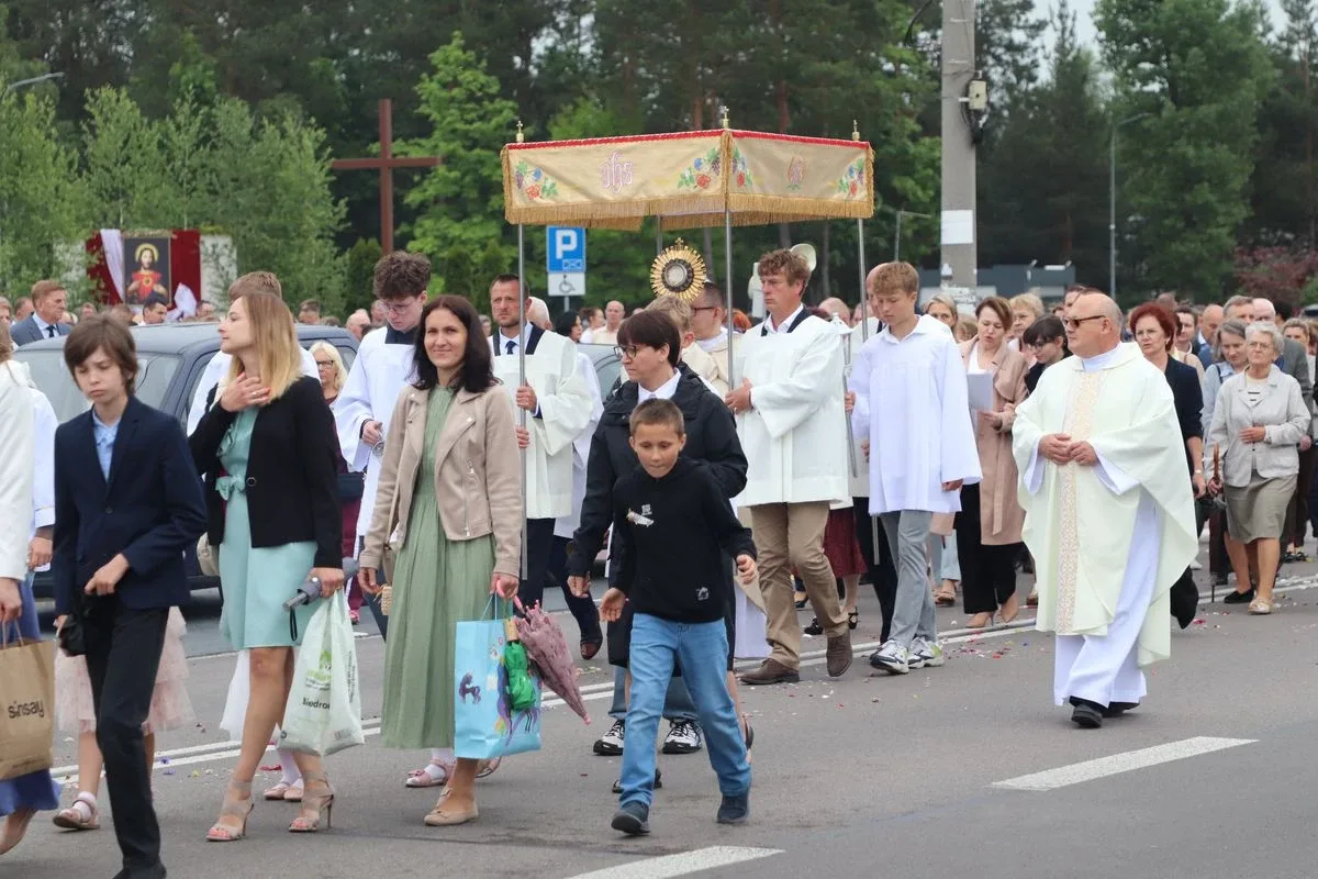 Procesja Bożego Ciała w parafii pw. Opatrzności Bożej (zdjęcia)
