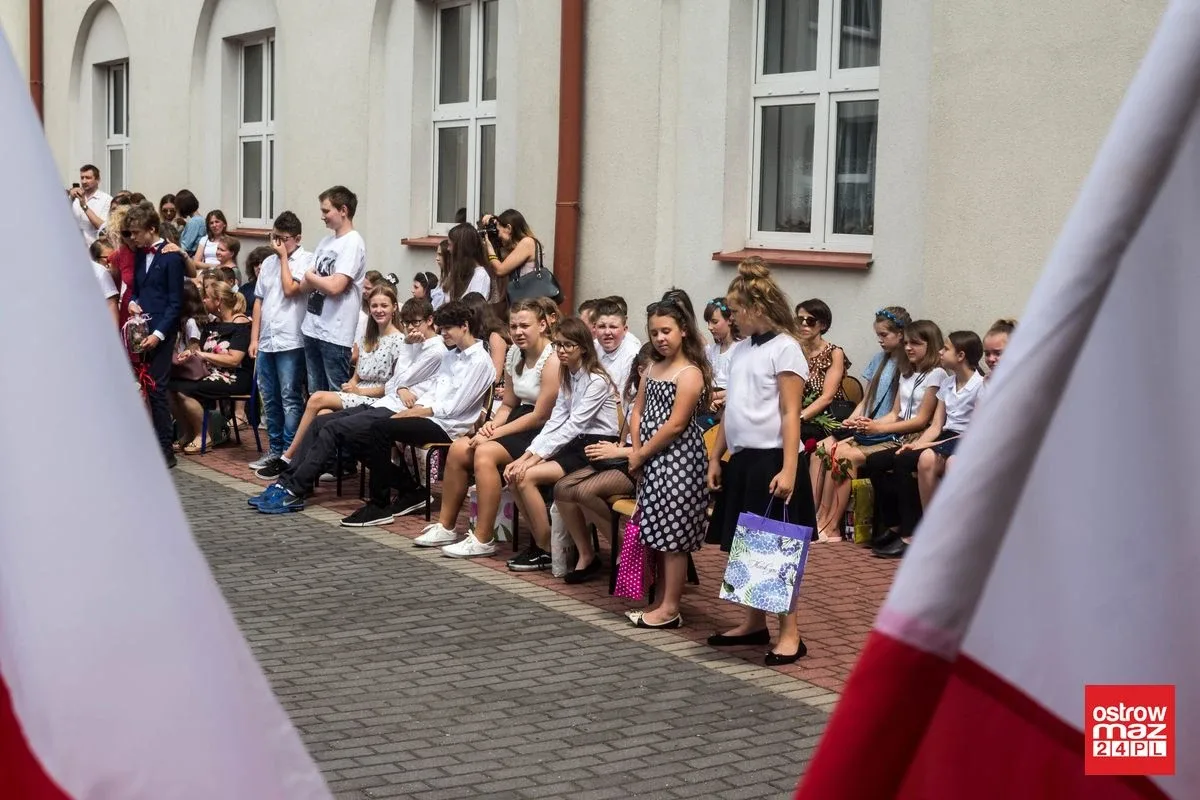 "Jedynka" odpoczywa. Uczniowie zakończyli rok szkolny (zdjęcia)
