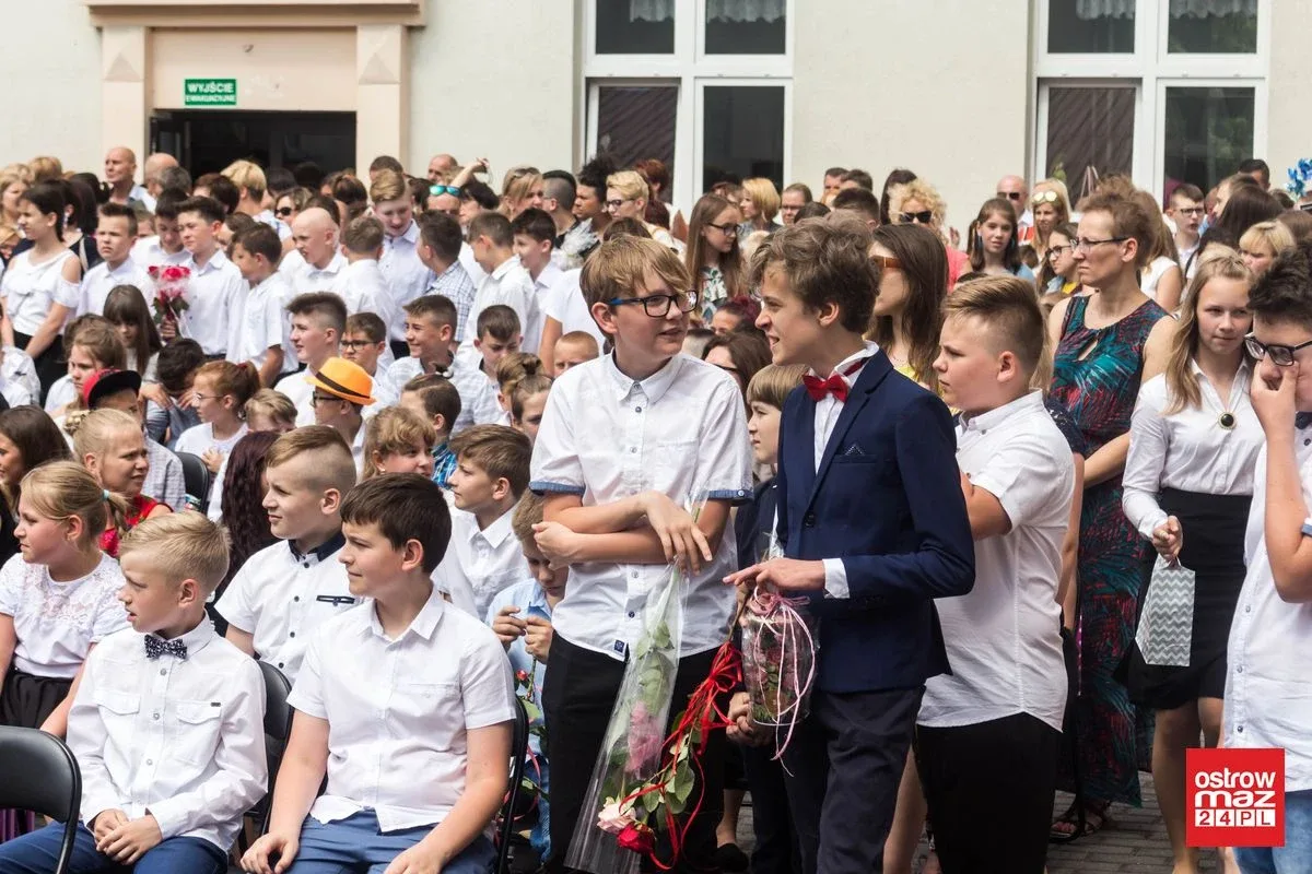 "Jedynka" odpoczywa. Uczniowie zakończyli rok szkolny (zdjęcia)