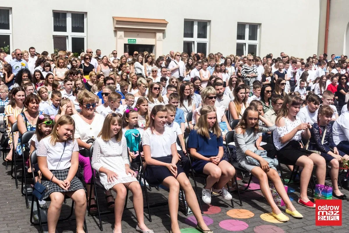 "Jedynka" odpoczywa. Uczniowie zakończyli rok szkolny (zdjęcia)