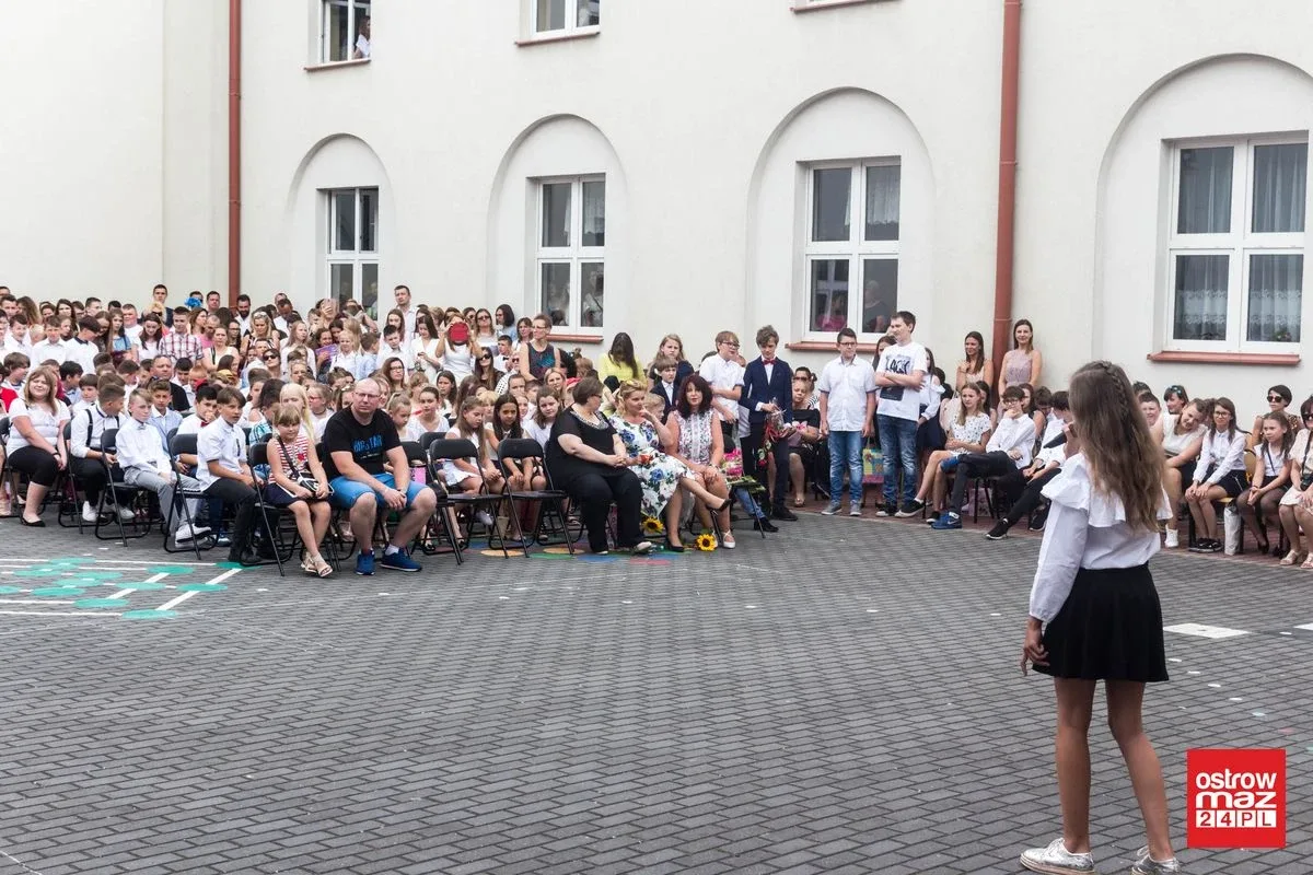 "Jedynka" odpoczywa. Uczniowie zakończyli rok szkolny (zdjęcia)