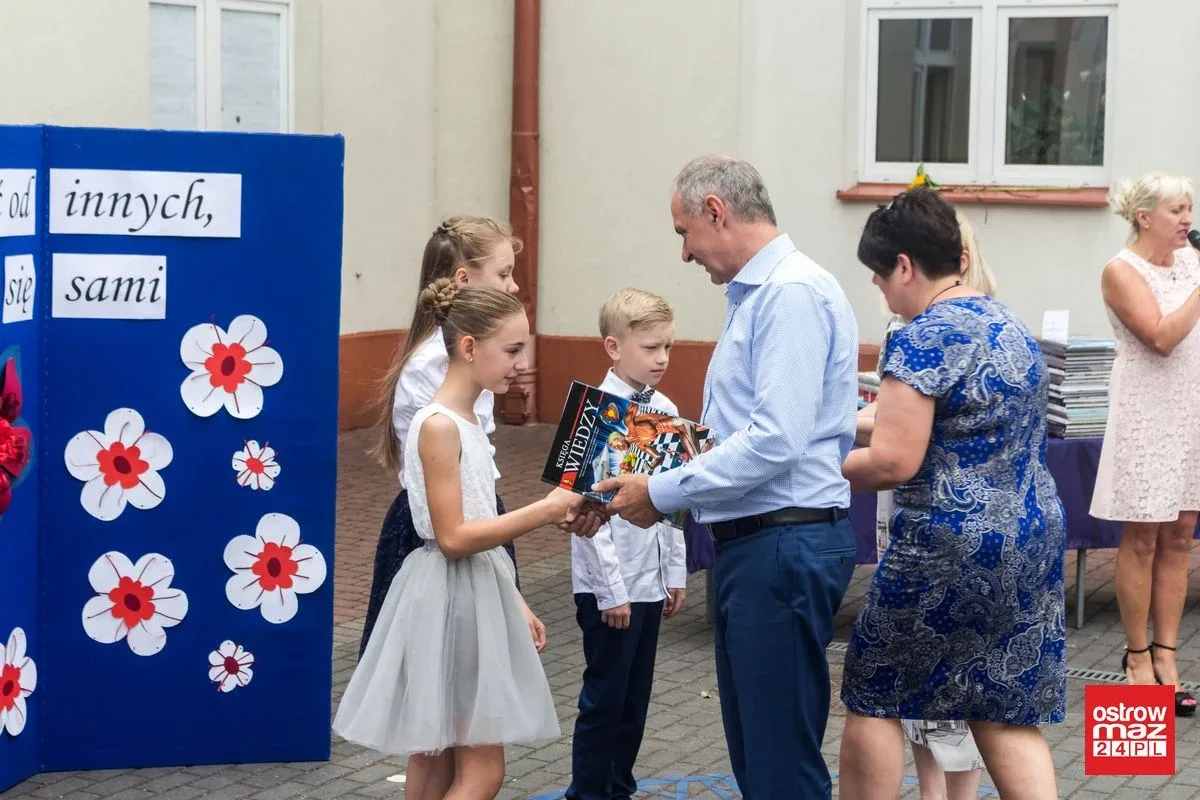 "Jedynka" odpoczywa. Uczniowie zakończyli rok szkolny (zdjęcia)