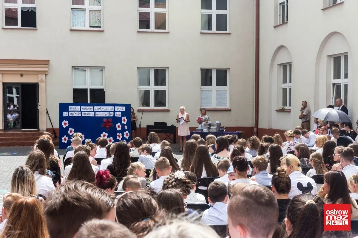 "Jedynka" odpoczywa. Uczniowie zakończyli rok szkolny (zdjęcia)