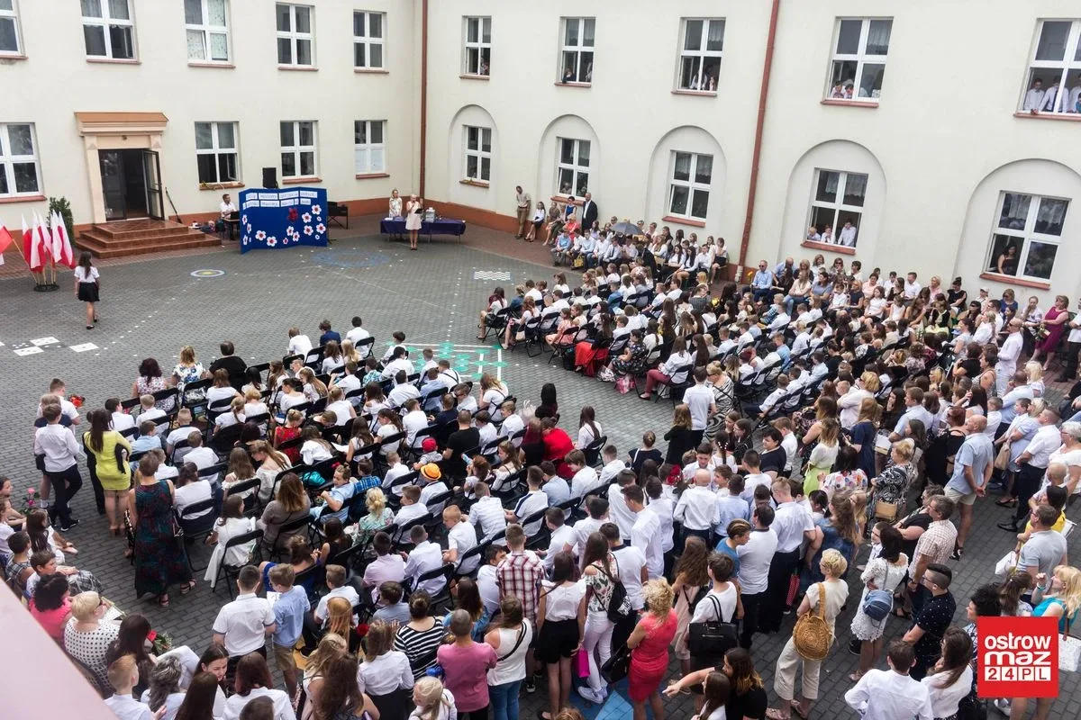 "Jedynka" odpoczywa. Uczniowie zakończyli rok szkolny (zdjęcia)